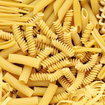 Trovati per strada pacchi di pasta buttati e donati dalla Protezione Civile