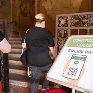 Green pass, da oggi l’obbligo si amplia: dalla scuola ai trasporti, ecco le novità