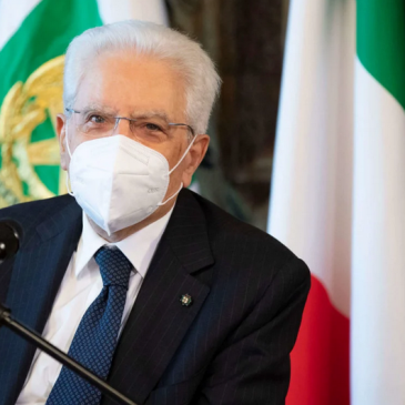 Mattarella: “Non si invochi la libertà per sottrarsi alla vaccinazione”