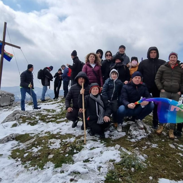 Issata la bandiera della pace sul Monte Pentime 