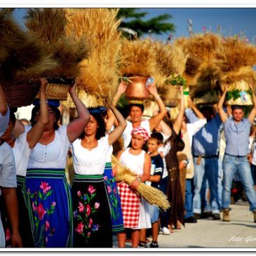 Immagini dal Sannio: la processione dei ‘manuocchi’ di Pescolanciano