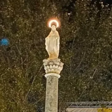 Telese, riaccesa la corona sulla Madonnina in piazza Minieri