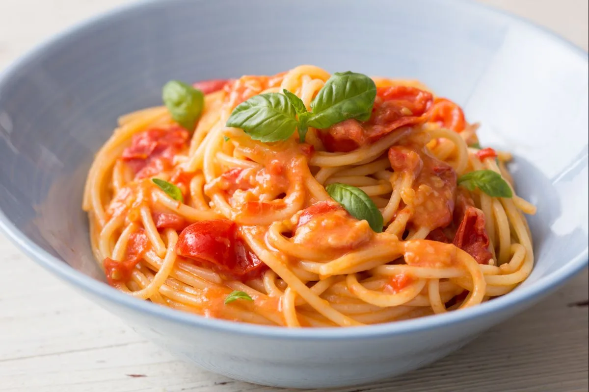 Gli spaghetti allo scarpariello, tradizione sannita di origine partenopea -  Fremondoweb