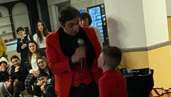 San Salvatore, Magic Victor riscalda il cuore dei bambini  del Centro Relax